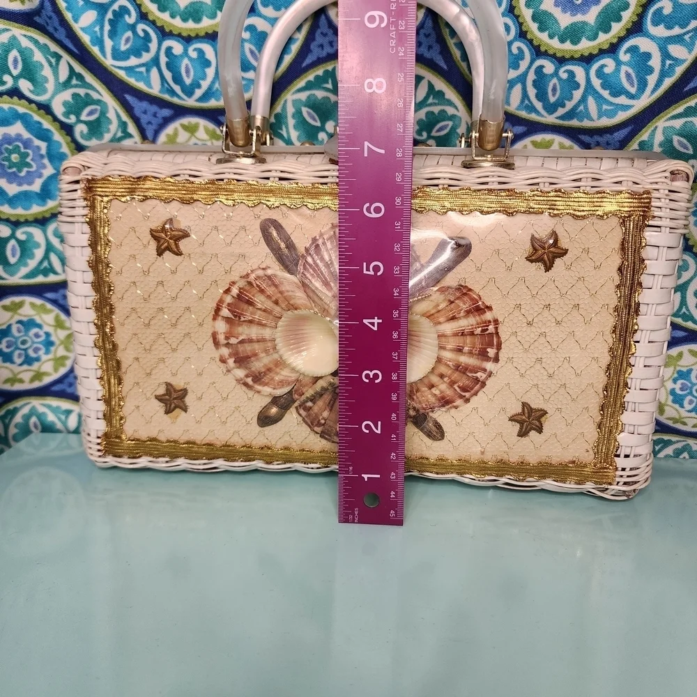 Vintage Princess Charming by Atlas Seashell Wicker Lucite Handle Purse 1950s/60s